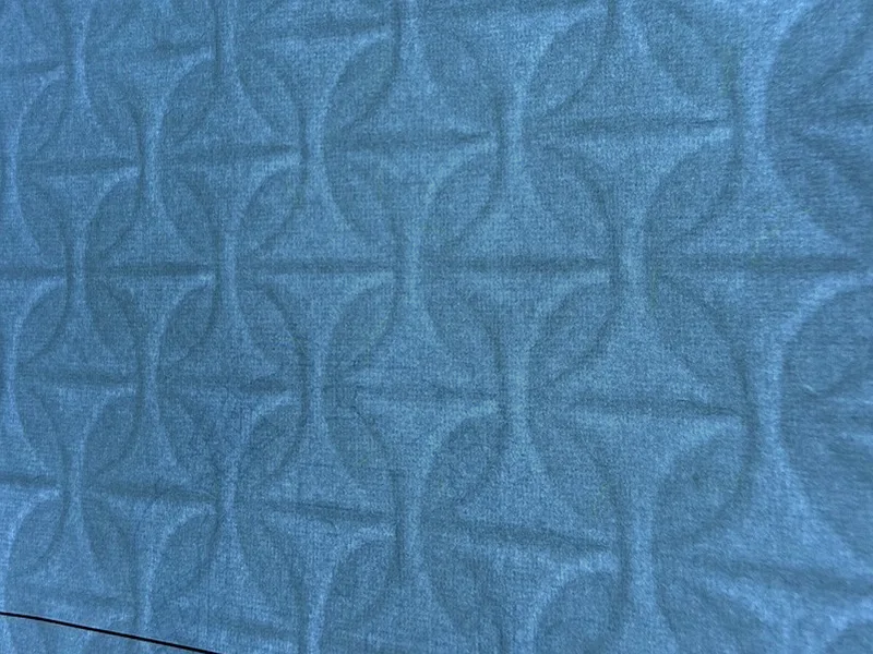 Guilloché-mönster vid sned belysning